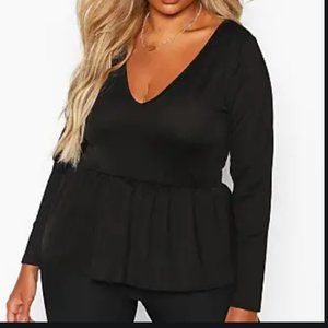 *NWT* boohoo v neck long sleeve top